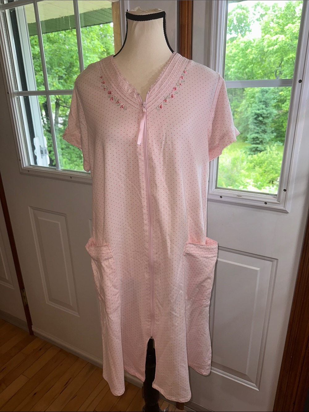 Vintage Penmans Women's Pink Short-Sleeve Zip Front Nightgown with Pockets
